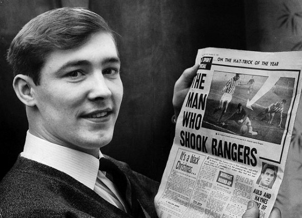 Pic] Sir Alex Ferguson reads the paper after scoring a hat trick against  Rangers for St Johnstone in 1963 : r/reddevils