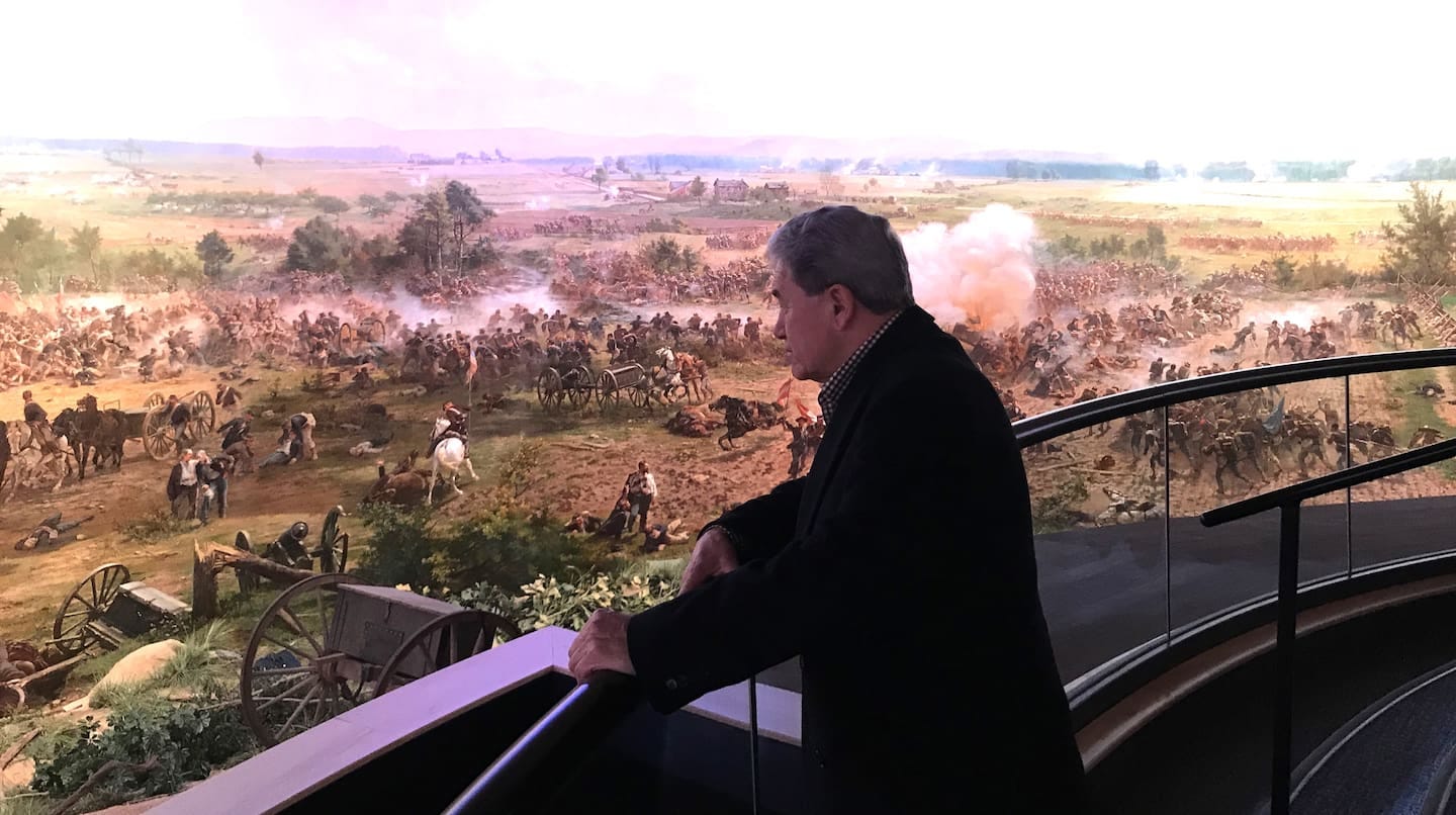 Winston Peters looks at a painting of the Battle of Gettysburg during a visit to a museum in Gettysburg, the United States, in 2018.