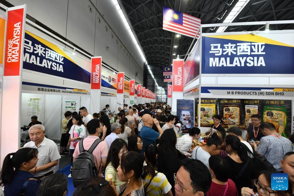 People visit the booth of Malaysia during the 20th China-ASEAN Expo at Nanning International Convention and Exhibition Center in Nanning, capital of south China's Guangxi Zhuang Autonomous Region, Sept. 19, 2023. The expo opened to the public on Tuesday.(Photo: Xinhua)