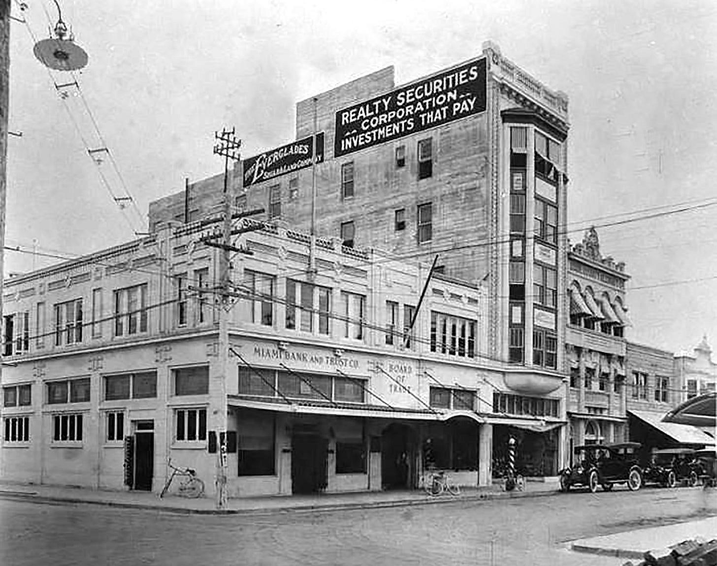 Miami Bank and Trust Building in 1913. 