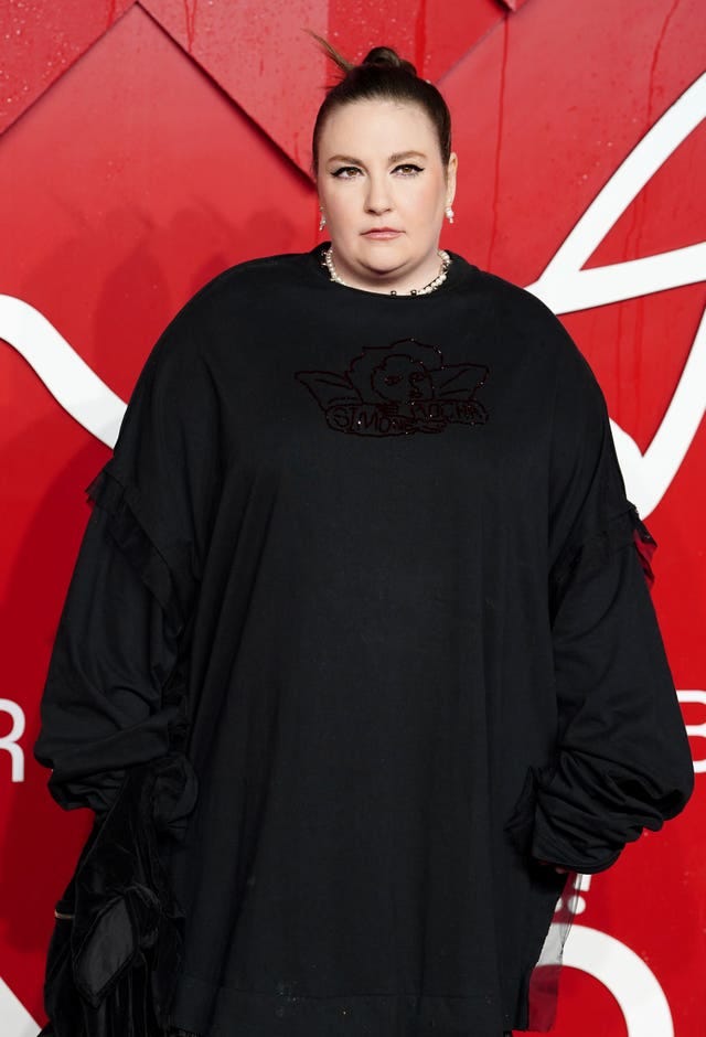 Lena Dunham in a black outfit