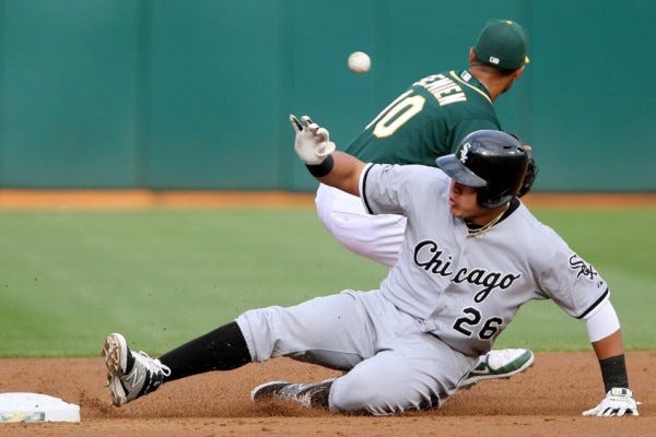 Avisail Garvia  sliding for white sox wins american league mlb 2015