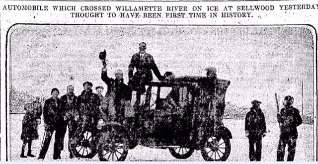 r/Portland - The frozen Willamette, 1924. How cold would it have to get for it to freeze today?
