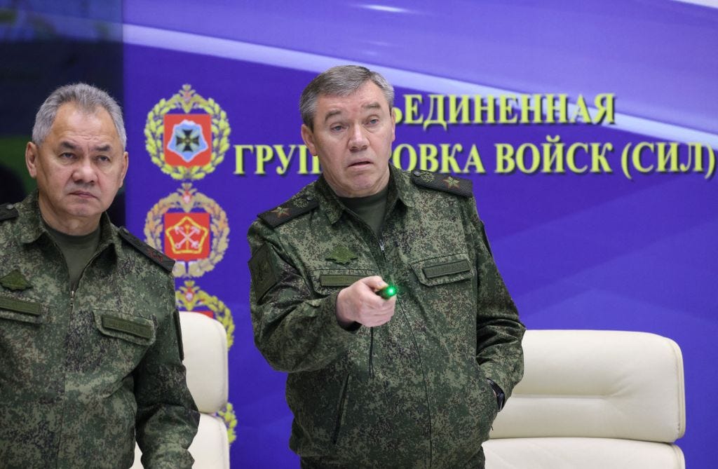 Russian Defence Minister Sergei Shoigu (L) and chief of the Russian General Staff Valery Gerasimov 