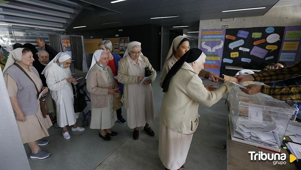 Las monjas, votando o presidiendo una mesa electoral, entre las imágenes  anecdóticas de la jornada - Tribuna de Valladolid.