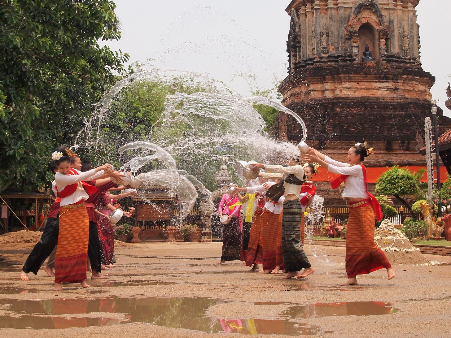 จังหวัดเชียงใหม่ (Chiang Mai) | Songkran festival, Thailand new year ...