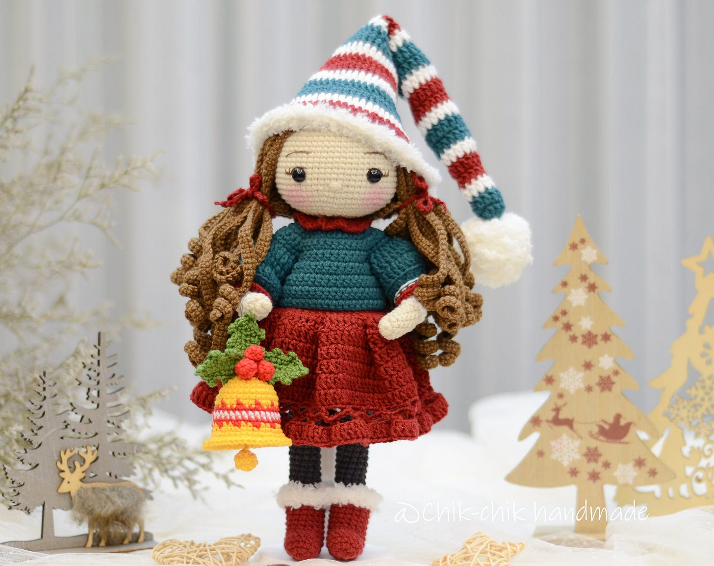 Christmas Doll Crochet Pattern Amigurumi Doll, BELLA Christmas Doll, PDF in  English, Français, Deutsch, Español, Nederlands, Italiano - Etsy