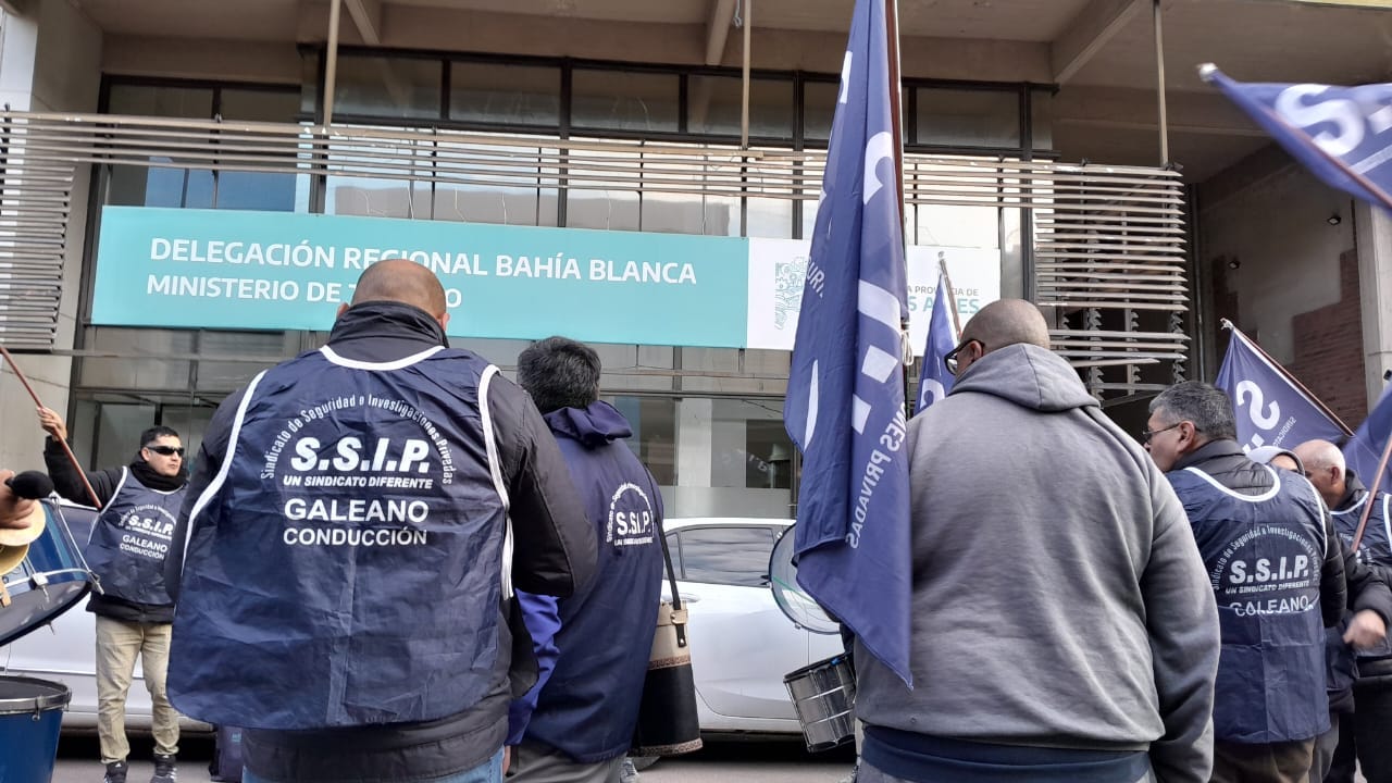 Trabajadores del SSIP se manifestaron en las puertas del Ministerio de Trabajo