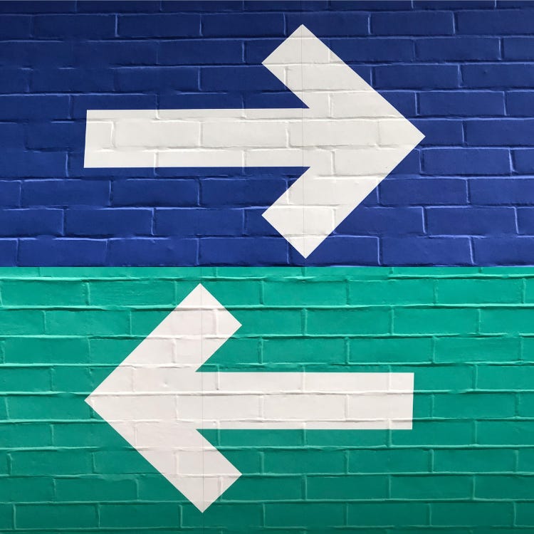 white arrow facing right on blue brick background over white arrow facing left on green brick background
