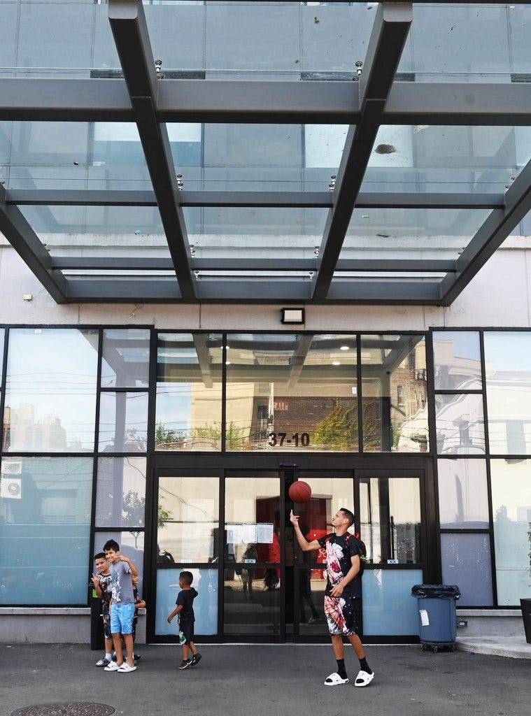 Migrants outside a hotel-turned-migrant shelter at 37-10 10th St. in Long Island City.