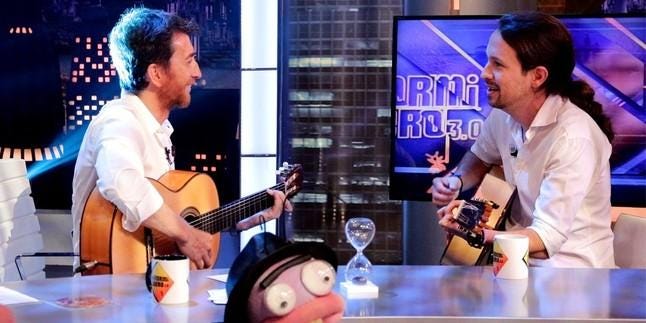 Pablo Iglesias canta y toca la guitarra en 'El hormiguero'