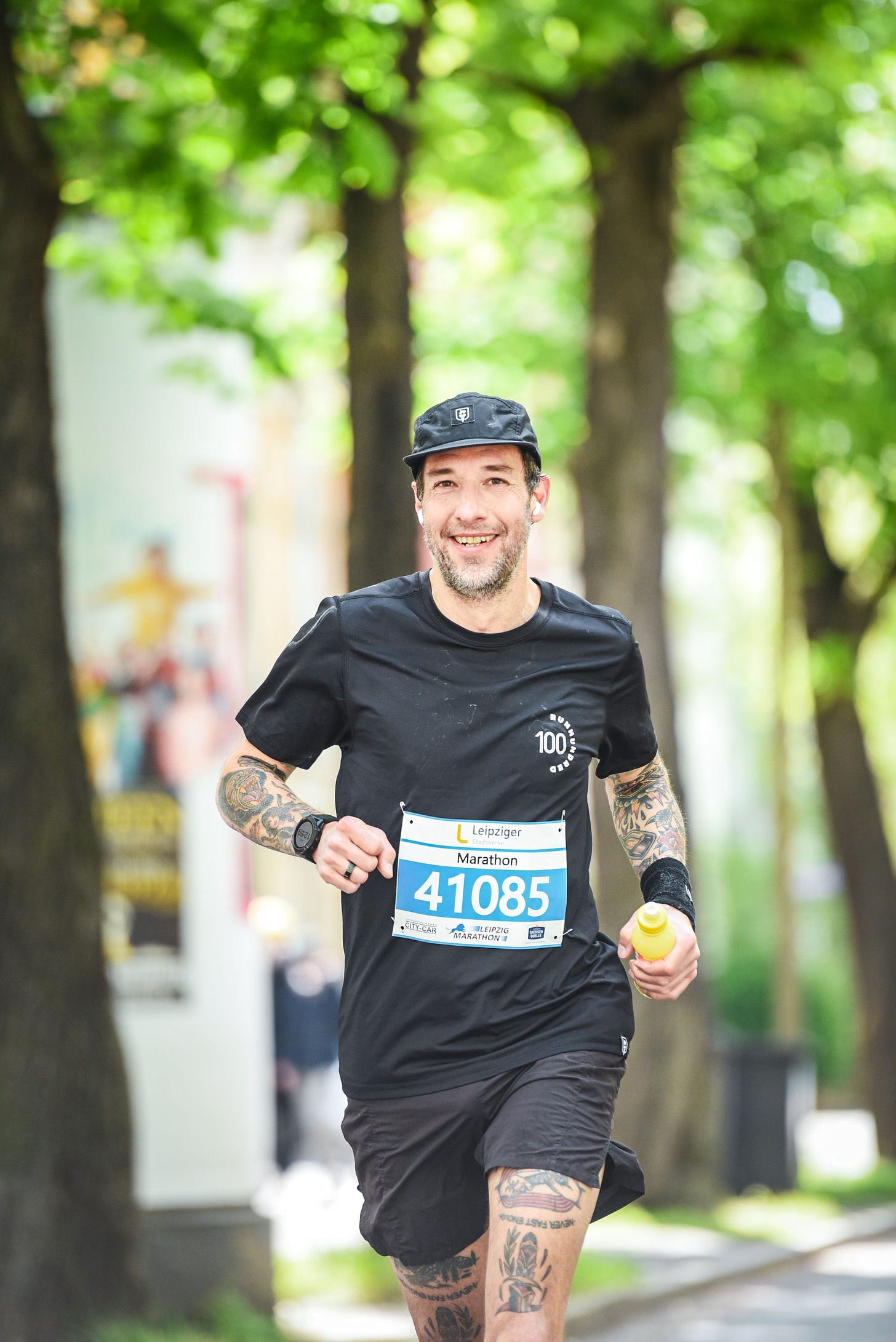 The author running the Leipzig Marathon and smiling in the camera)