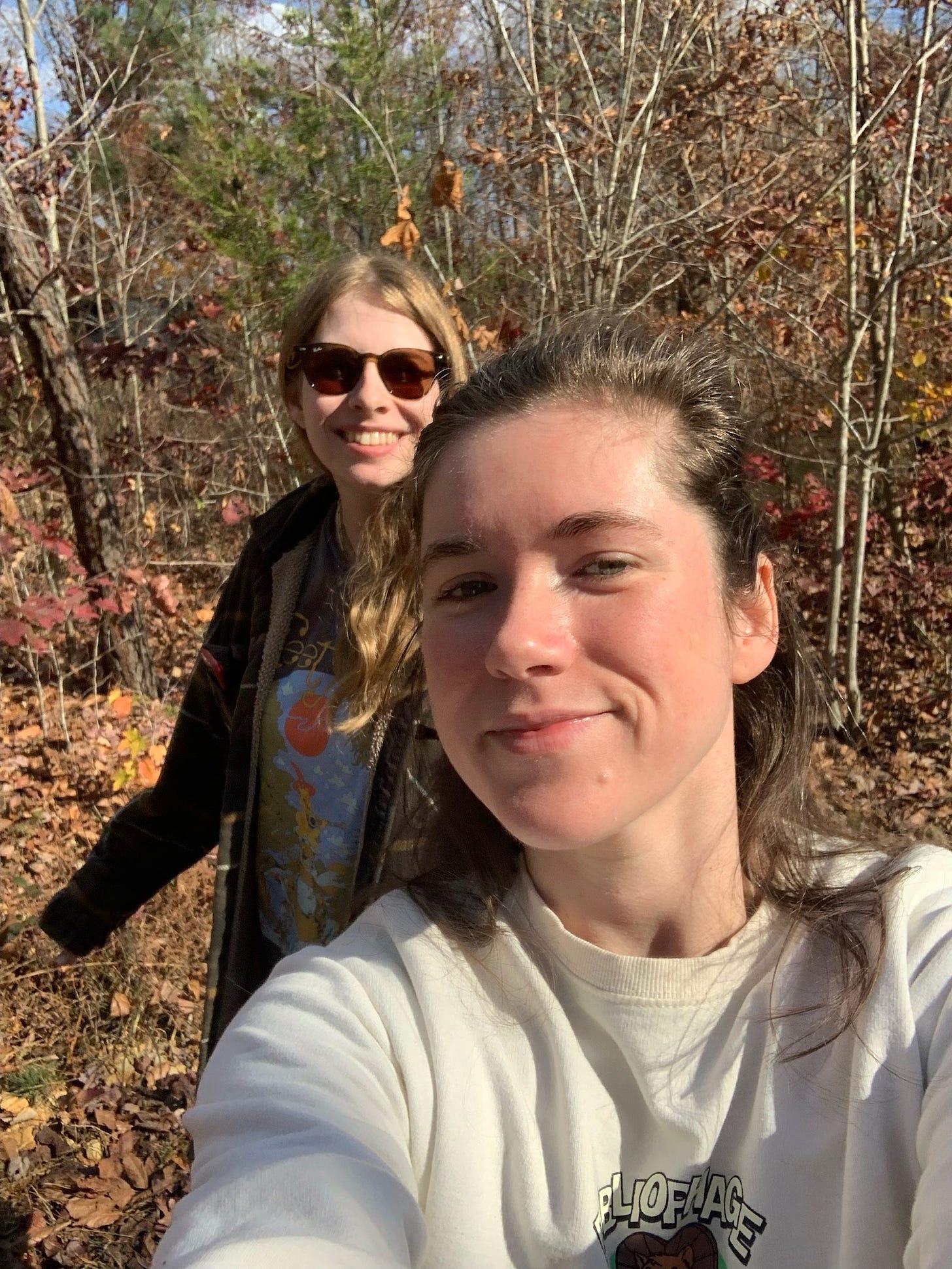 Kayla Stark and Vivien Mildenberger together in an autumnal forest
