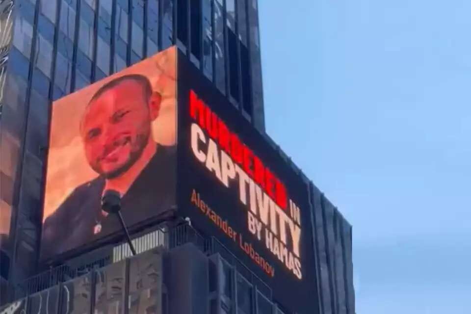 In touching Times Square tribute, images of murdered hostages displayed