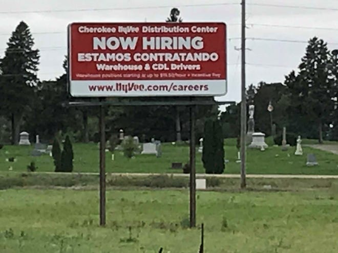 A HyVee help-wanted sign, in Spanish, on the outskirts of Storm Lake.