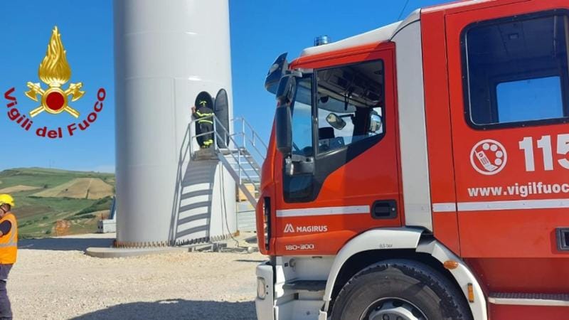 Incidente sul lavoro nel Trapanese, operaio cade da pala eolica e muore