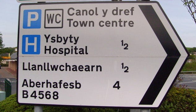 Road signs in Wales - Wikipedia
