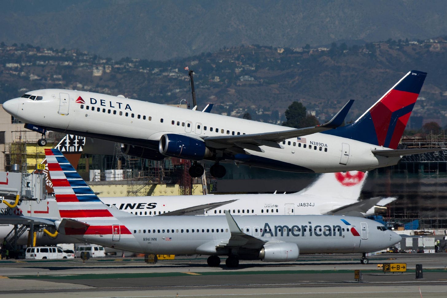 US Mammoths: United, Delta And American. What Airline Is Best For  Passengers?