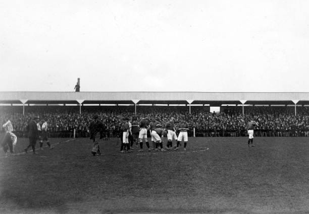 Sport, Football, F.A. Cup Semi-Final Replay, Bolton, England, 23rd March 1899, Sheffield United 4 v Liverpool 4, Midfield action from the Sheffield...