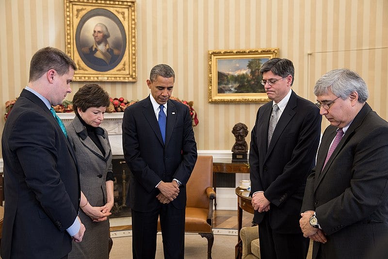 File:Minute of silence at White House for Sandy Hook school shooting.jpg