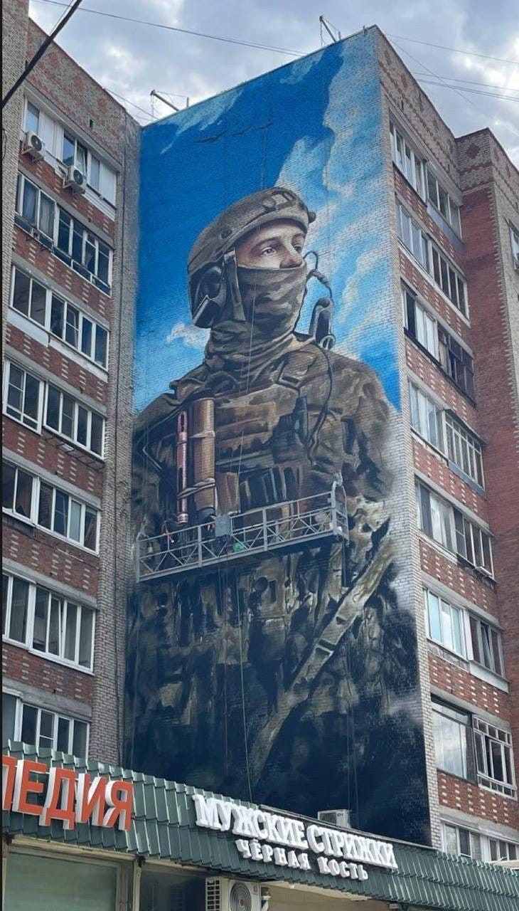 UkrainianSoldier_RussiaMural.jpg