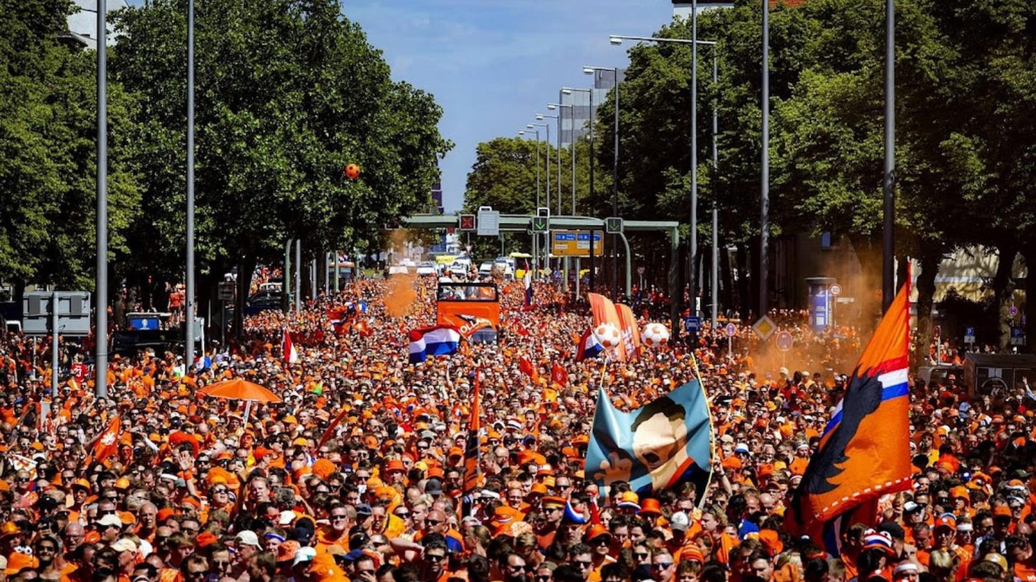 Speciale mars voor supporters van Oranje voor achtste finale EK | Leidsch  Dagblad