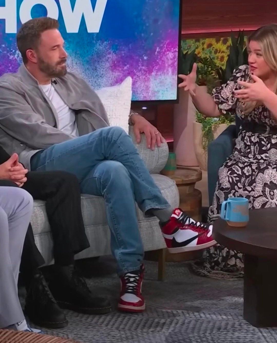 Sneaker Huddle on X: "Ben Affleck wears 'Chicago' Travis Scott x Air Jordan  1's https://t.co/uxiyrOMTOF" / X