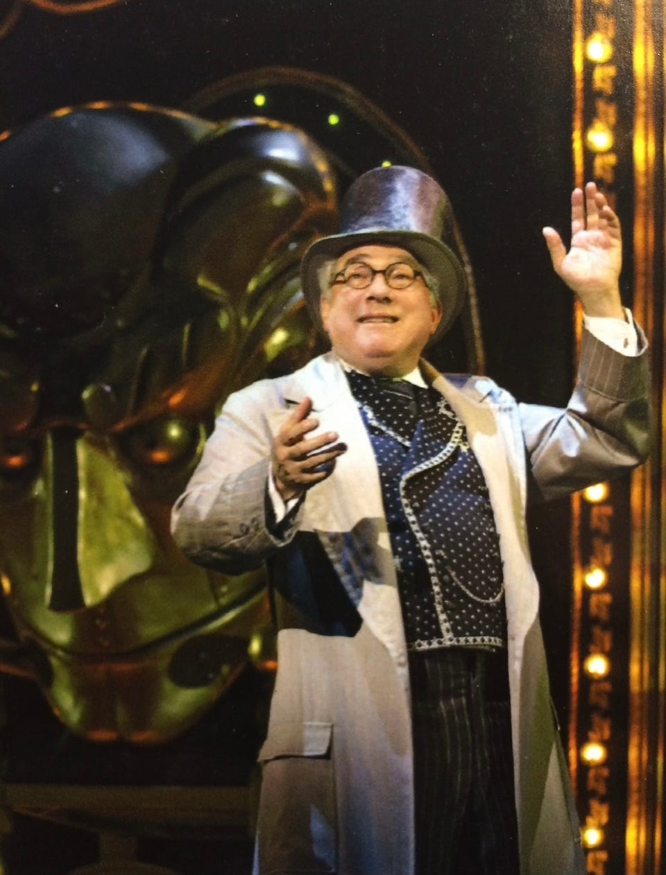 Stuart as the Wizard in Wicked (August 2015–November 2016)