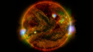 Could hidden alien probes circle our sun as part of an extraterrestrial communication network? A new study investigated the possibility. 