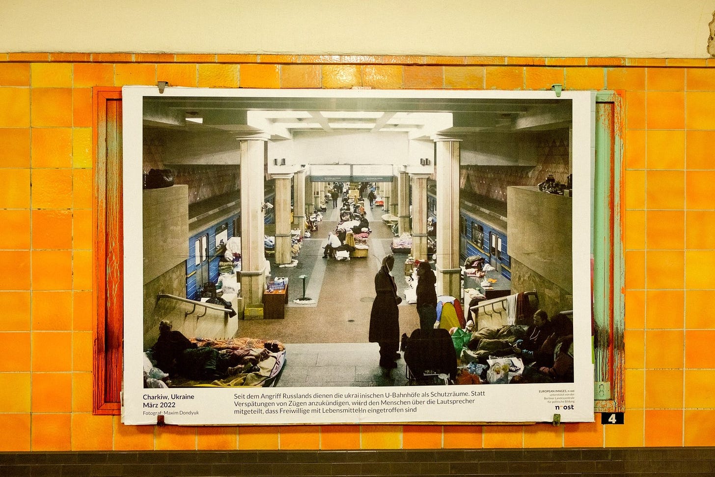 У берлінській підземці проходить фотовиставка «Наступна станція: Україна» про життя українців під час війни, фото