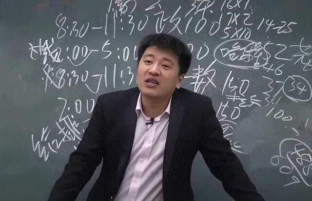 为什么连张雪峰都劝普通家庭的孩子尽量留学？这是最真实的答案！