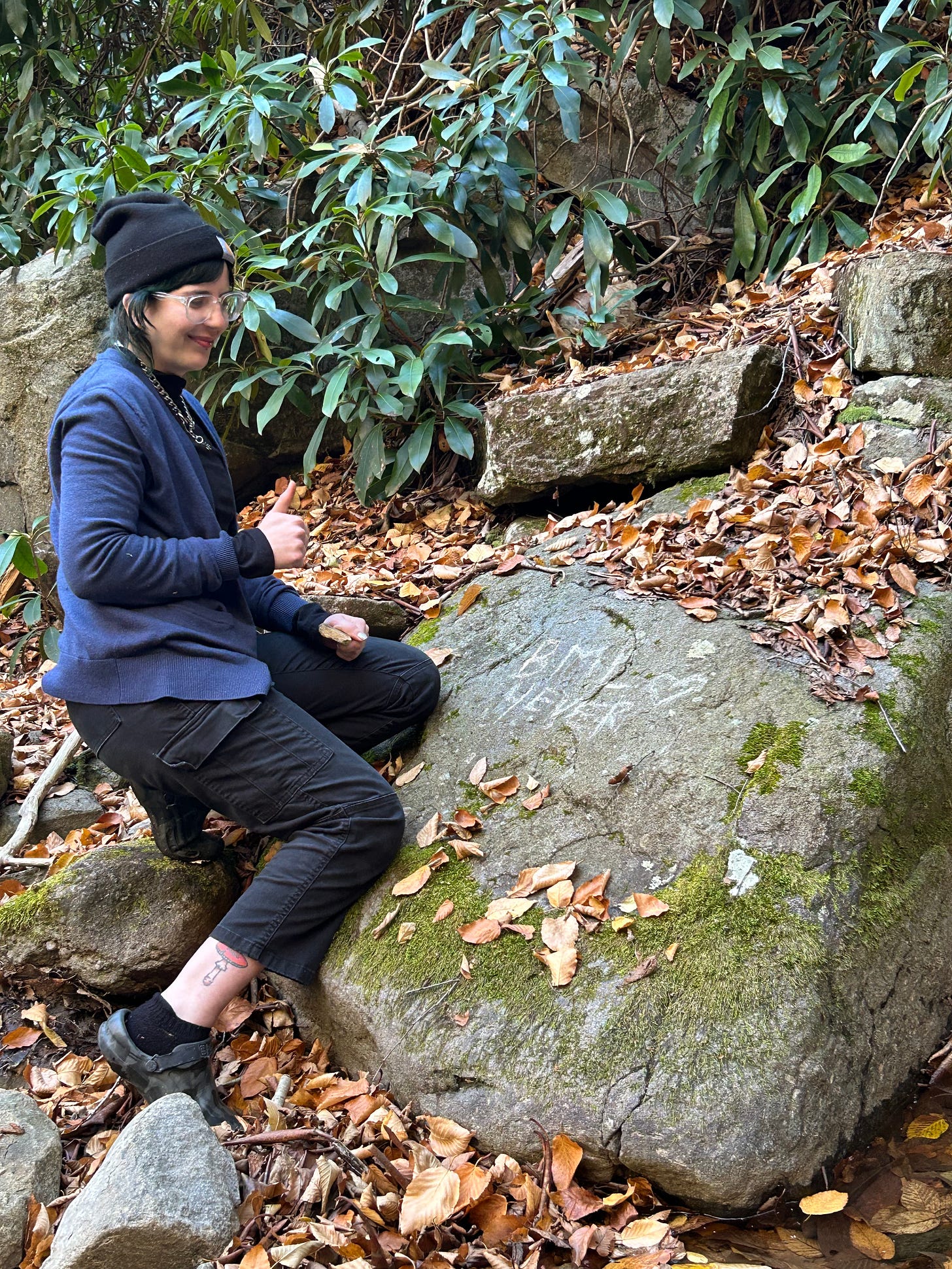 moss gives a thumbs up next to a rock that says "BML 4ever"