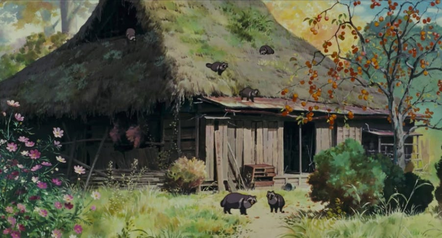 aquarela de uma cabana abandonada, com telhado de palha já mofado e alguns guaxinins pelo telhado e pelo chão do jardim
