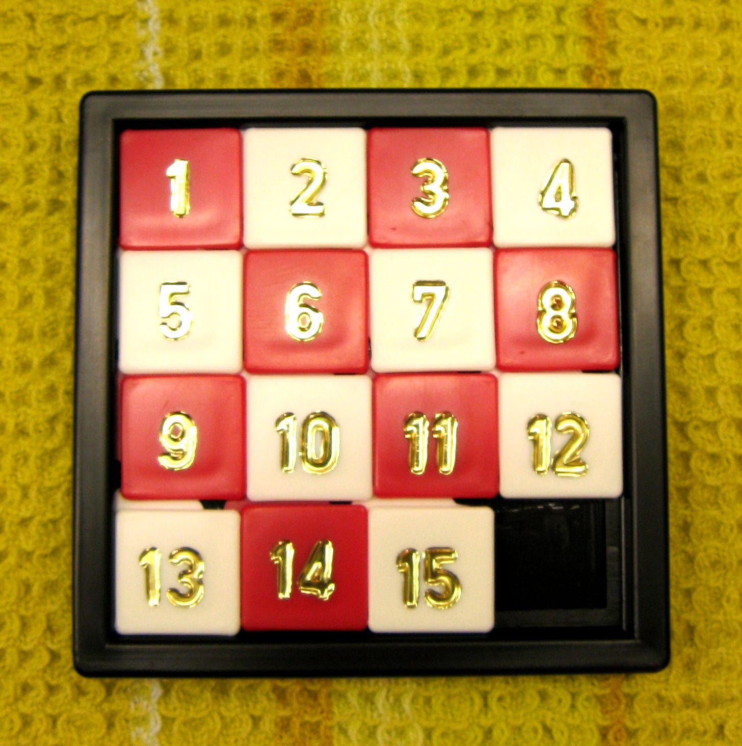 Sliding square puzzle