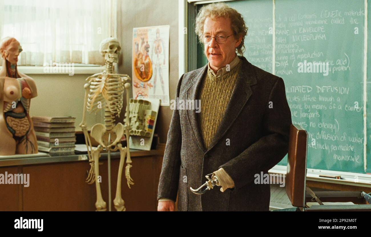 USA. J.K. Simmons in a scene from the (C)Twentieth Century Fox film: Jennifer's  Body (2009). Plot: A newly-possessed high-school cheerleader turns into a  succubus who specializes in killing her male classmates. Can