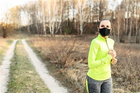 16 Running Mask Options to Wear Outside During the Coronavirus Pandemic ...