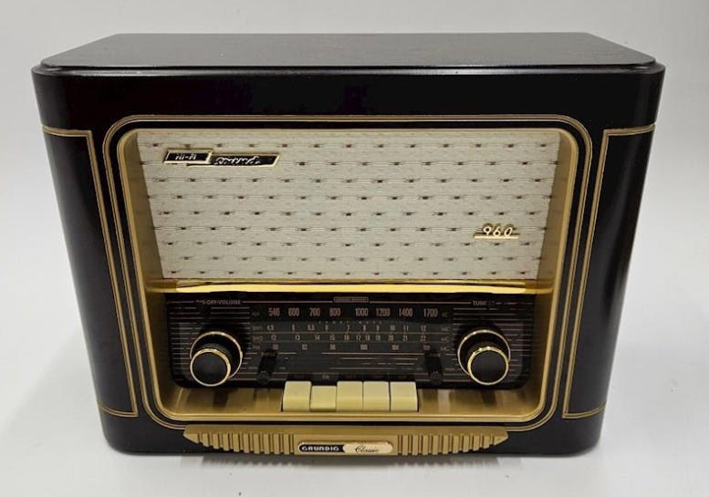 Front: Grundig Classic International Model 960