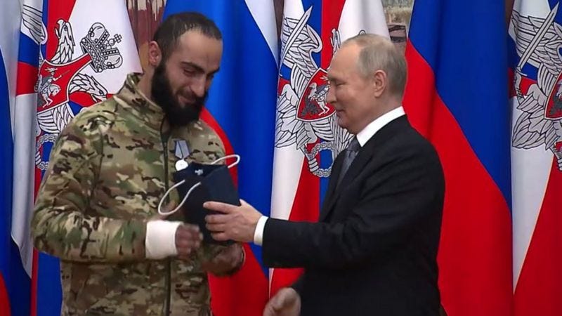 Aik Gasparyan receiving a medal from President Vladimir Putin. ©Kremlin.ru