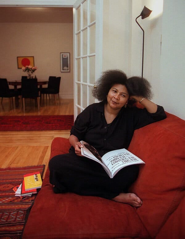 How the Black Scholar bell hooks Touched Feminists Everywhere - The New  York Times