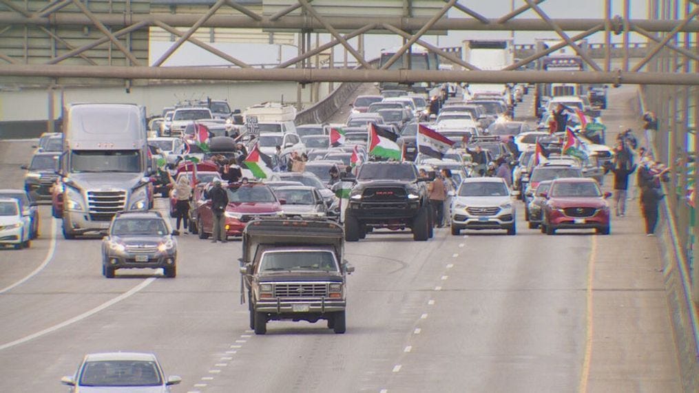 Pro-Palestine protestors shut down I-405 southbound in recurring Portland  demonstrations