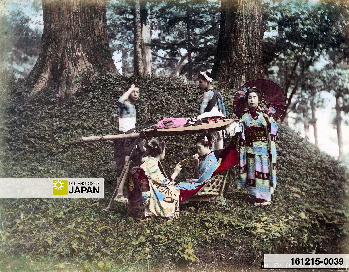 Two young Japanese women are having a smoke with kiseru pipes, 1890s