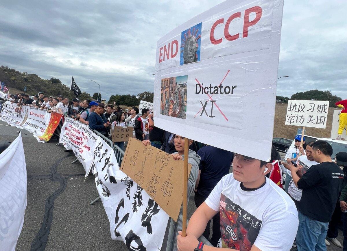  People demonstrate against Chinese leader Xi Jinping as he meets with U.S. President Joe Biden during the Asia-Pacific Economic Cooperation (APEC) Leaders' Week in Woodside, Calif., on Nov. 15, 2023. (Gilles Clarenne/AFP via Getty Images)