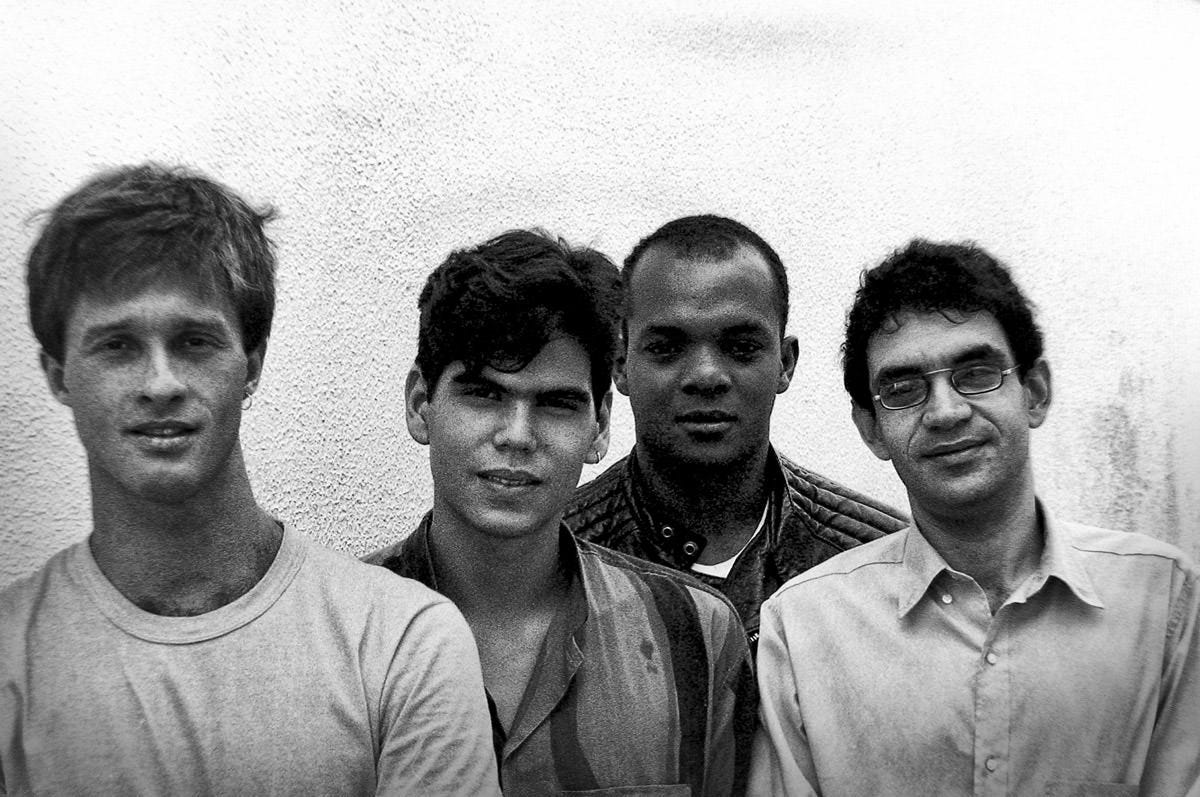 foto dos integrantes da banda legião urbana em preto e branco