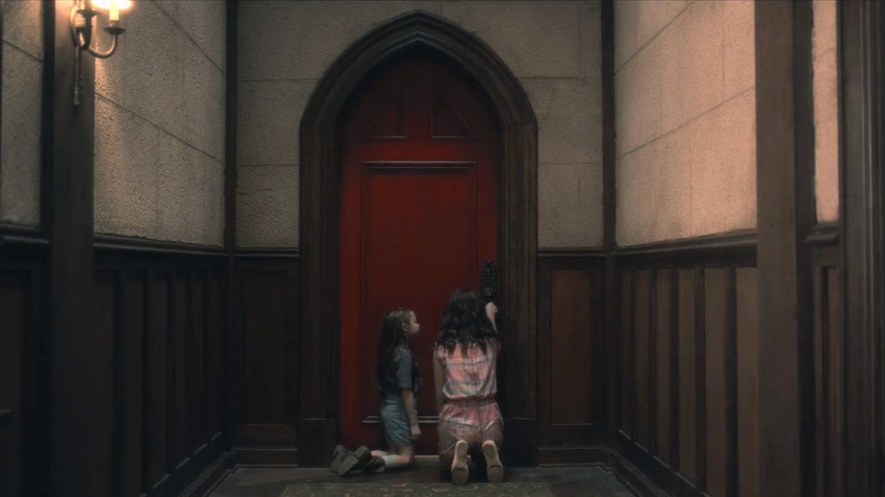 The Tiny Detail You May Have Missed That Makes The Haunting of Hill House's  Ending Tragic - IGN