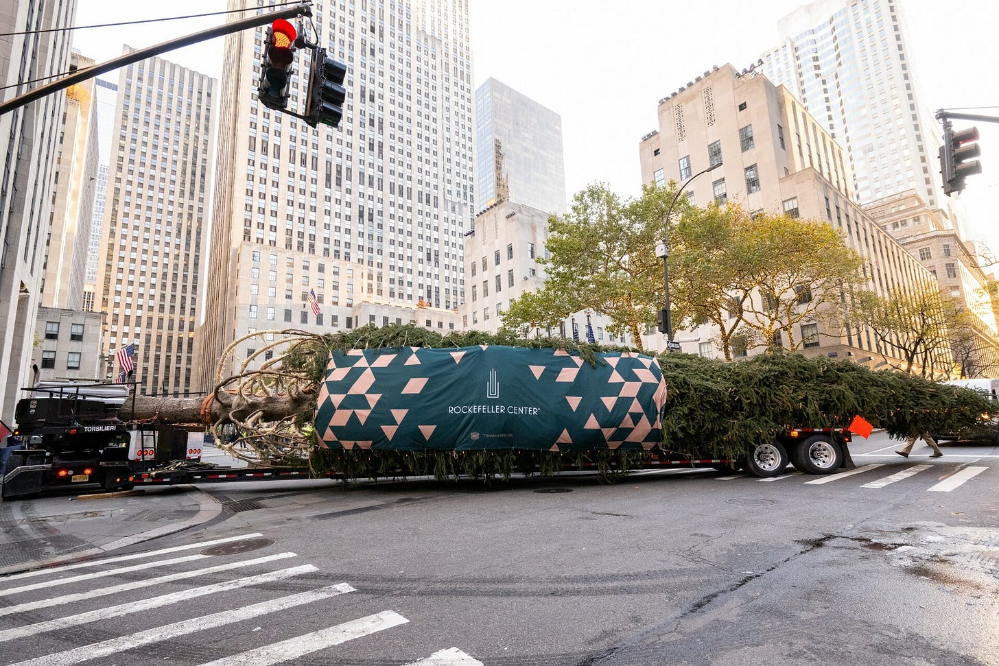 How do they transport the Rockefeller Center Christmas Tree? Behind the  scenes