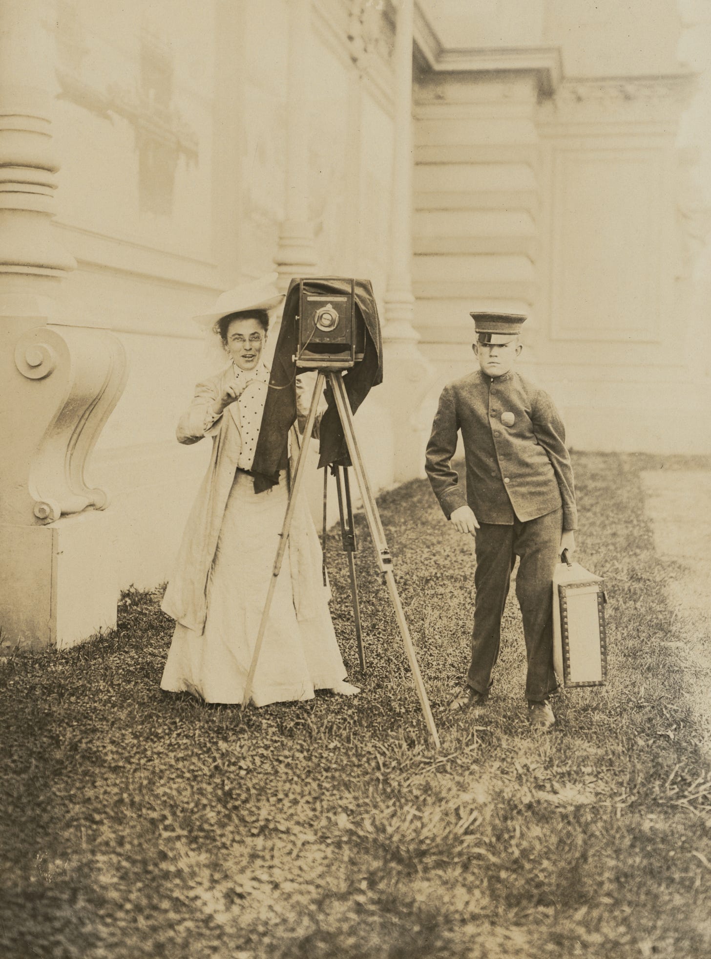 Jessie Tarbox Beals and her assistant, ‘Pumpkin’, from the [Smithsonian National Portrait Gallery](https://www.si.edu/object/jessie-tarbox-beals-self-portrait:npg_NPG.81.137) collection.