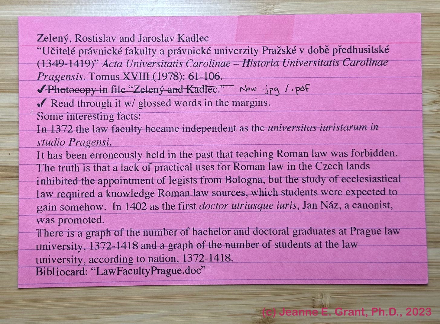 Large pink index card for an article in Czech on the law faculty of Charles University, 1349-1419.