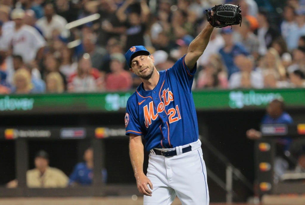 Max Scherzer reacts in frustration after giving up a two-run homer to Victor Caratini in the sixth inning of the Mets' 3-2 loss to the Brewers.