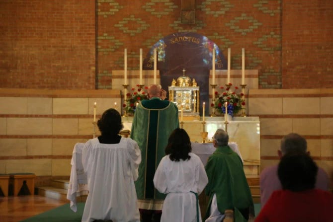 L'évêque Wall célèbre la messe ad orientem à la cathédrale du Sacré-Cœur de Gallup Crédit Peter Zelasko avec l'aimable autorisation du diocèse