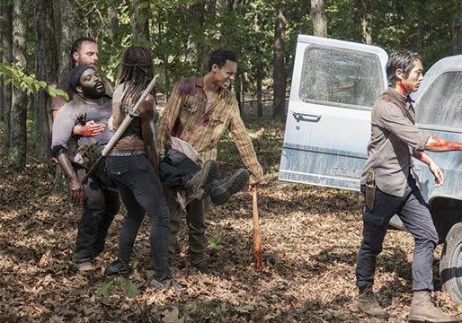 rick walking dead gang carry out dead tyreese to van season 5 2015